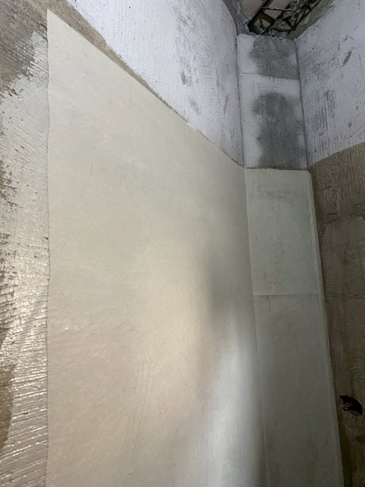 衛浴防水施作，整面貼上不織布補強